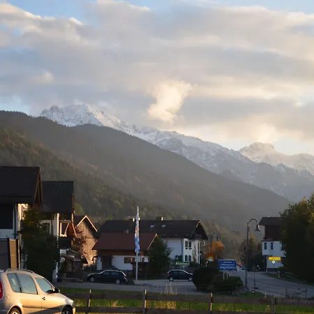 Alpchalet Schwanstein מלון הלבלך