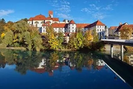 מלון Alpchalet Schwanstein 3*